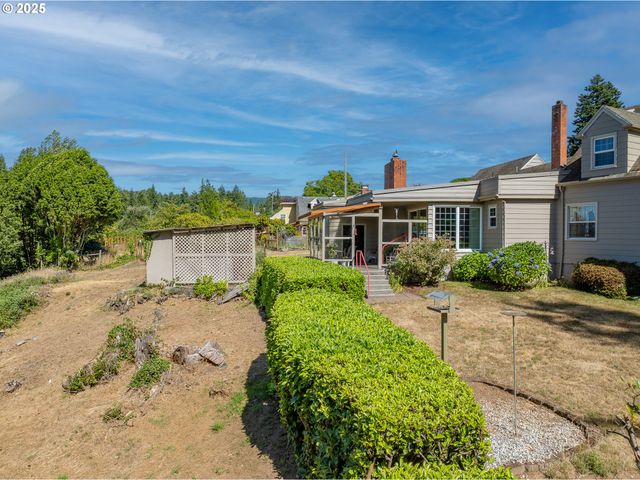 1211 FAIRVIEW St, Myrtle Point, OR 97458