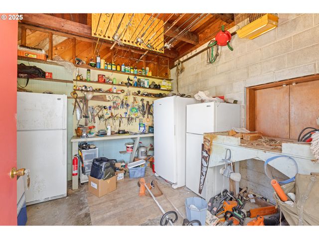 1211 FAIRVIEW St, Myrtle Point, OR 97458