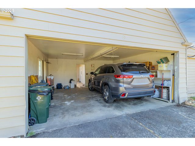 1211 FAIRVIEW St, Myrtle Point, OR 97458