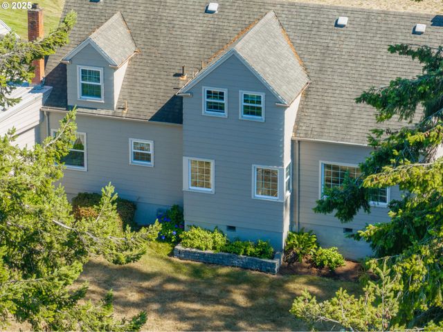 1211 FAIRVIEW St, Myrtle Point, OR 97458