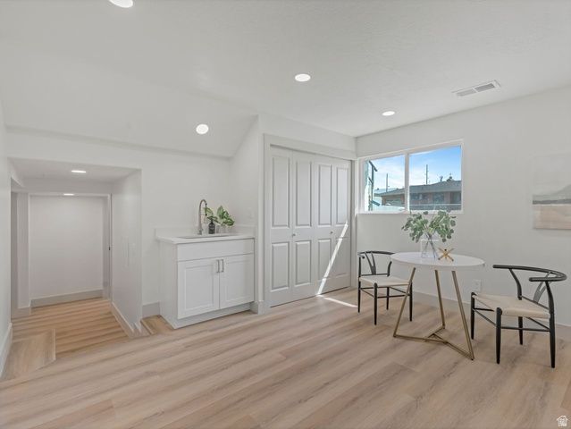 2068 W 5950 S, Roy, UT 84067