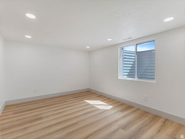 2068 W 5950 S, Roy, UT 84067