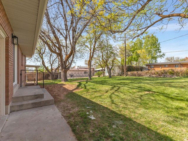 2068 W 5950 S, Roy, UT 84067