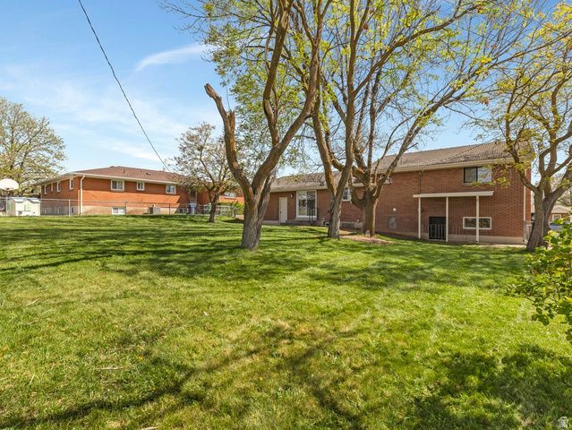 2068 W 5950 S, Roy, UT 84067