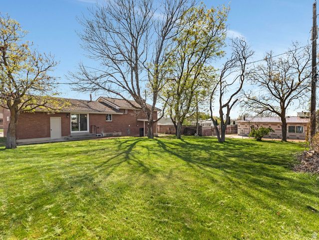 2068 W 5950 S, Roy, UT 84067
