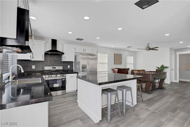 9931 Sparrow Ridge Avenue, Las Vegas, NV 89117