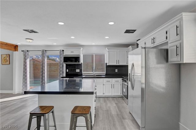 9931 Sparrow Ridge Avenue, Las Vegas, NV 89117