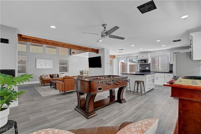 9931 Sparrow Ridge Avenue, Las Vegas, NV 89117