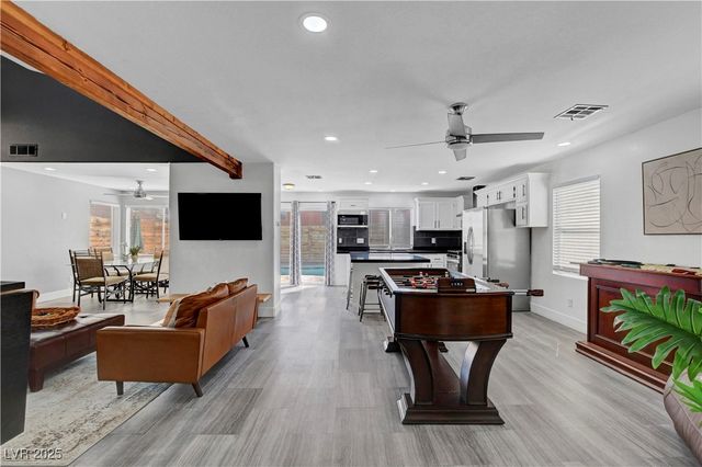 9931 Sparrow Ridge Avenue, Las Vegas, NV 89117