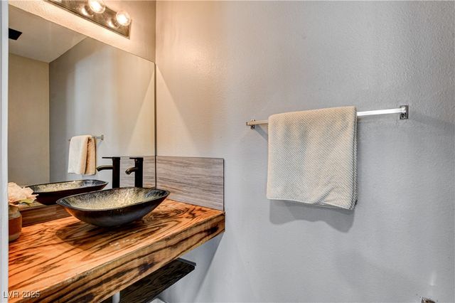 9931 Sparrow Ridge Avenue, Las Vegas, NV 89117