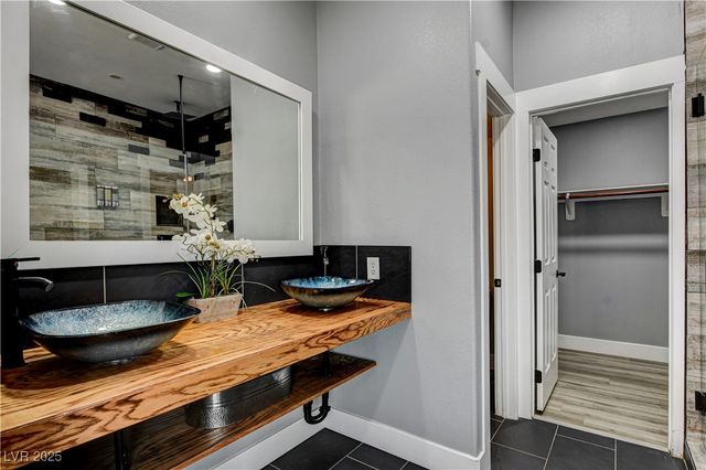 9931 Sparrow Ridge Avenue, Las Vegas, NV 89117