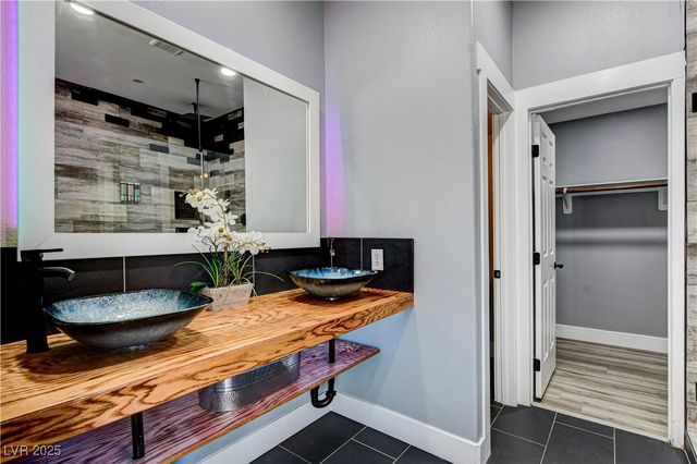 9931 Sparrow Ridge Avenue, Las Vegas, NV 89117