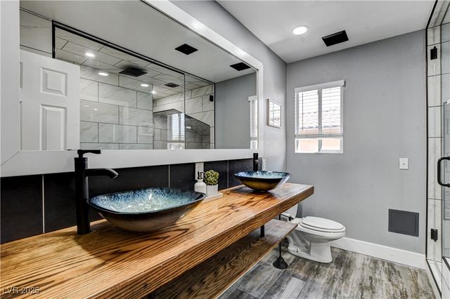 9931 Sparrow Ridge Avenue, Las Vegas, NV 89117