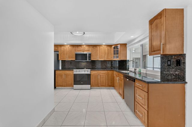 905 NW 133RD Avenue, Sunrise, FL 33325