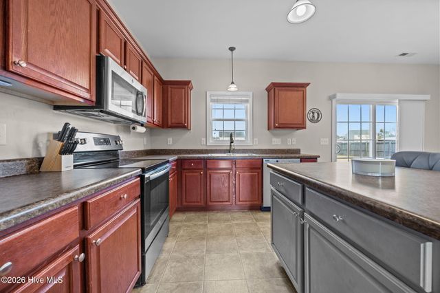 106 Dukes Lake Circle, Richlands, NC 28574