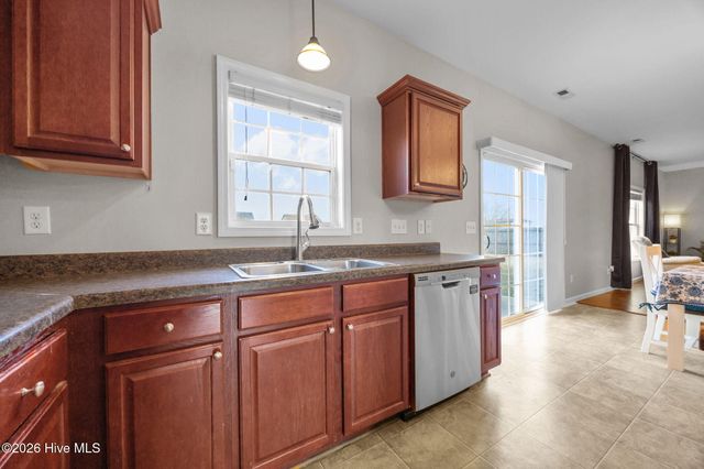 106 Dukes Lake Circle, Richlands, NC 28574