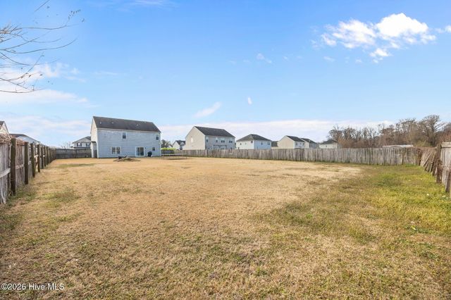 106 Dukes Lake Circle, Richlands, NC 28574