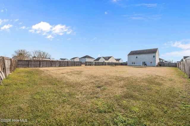 106 Dukes Lake Circle, Richlands, NC 28574