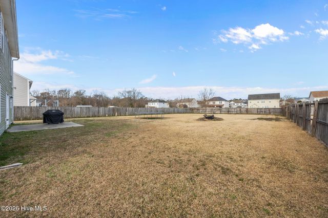 106 Dukes Lake Circle, Richlands, NC 28574