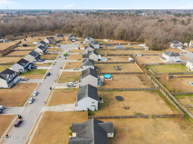 106 Dukes Lake Circle, Richlands, NC 28574