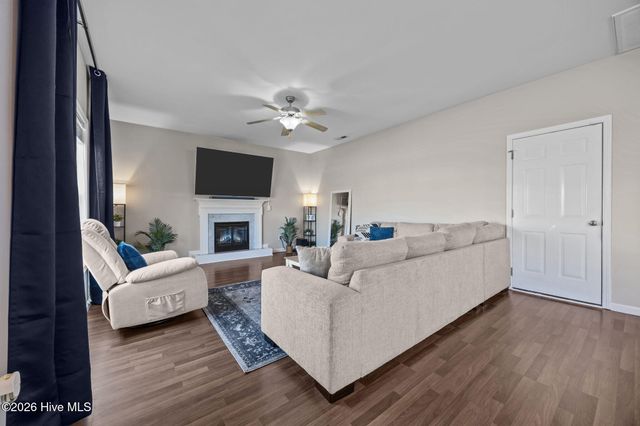 106 Dukes Lake Circle, Richlands, NC 28574