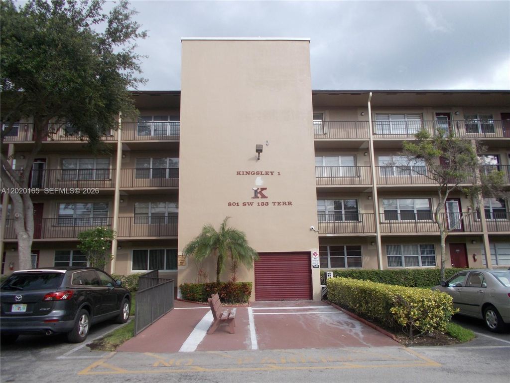 801 SW 133rd Ter 110K, Pembroke Pines, FL 33027