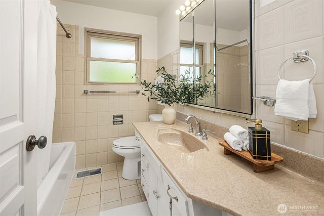 17922 Marine View Drive SW, Normandy Park, WA 98166