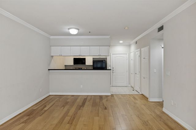 3400 Welborn Street 206, Dallas, TX 75219