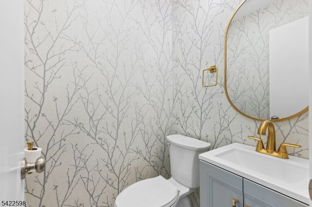 13232 Dell Pl, Stanhope Boro, NJ 07874