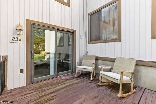 13232 Dell Pl, Stanhope Boro, NJ 07874