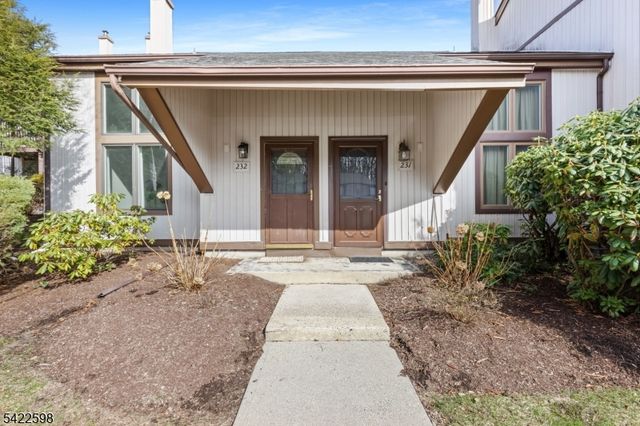 13232 Dell Pl, Stanhope Boro, NJ 07874