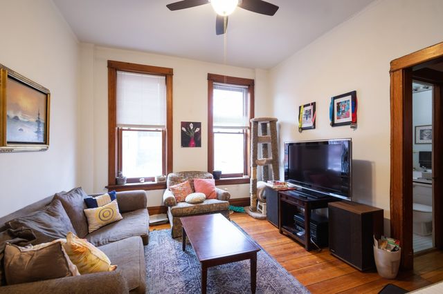 3552 N Lakewood Avenue 3, Chicago, IL 60657