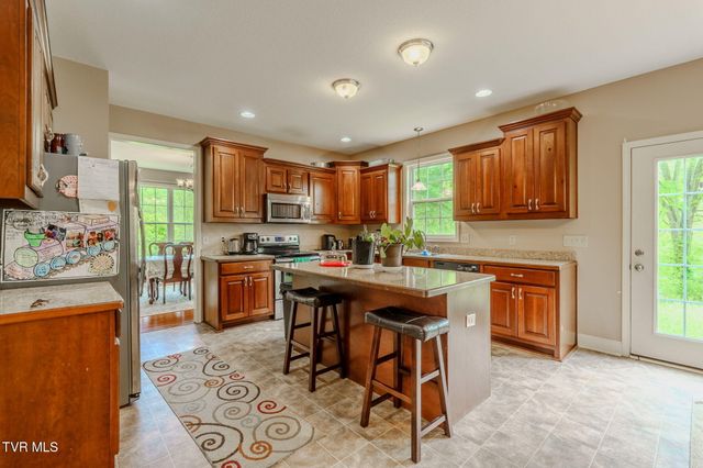 2898 Watauga Road, Johnson City, TN 37601