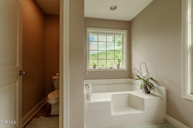 2898 Watauga Road, Johnson City, TN 37601