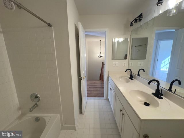 24652 KINGS CANYON SQ, Aldie, VA 20105