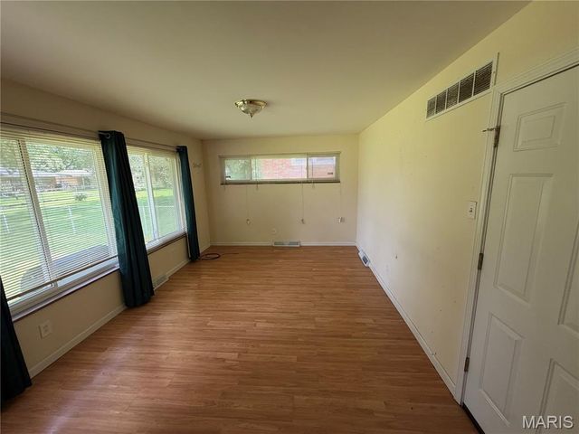10044 Grosvenor Drive, Riverview, MO 63137