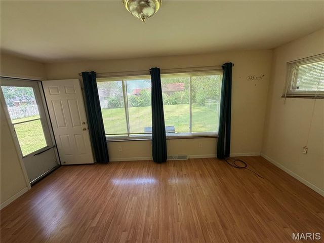 10044 Grosvenor Drive, Riverview, MO 63137