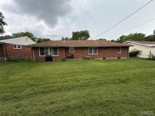 10044 Grosvenor Drive, Riverview, MO 63137