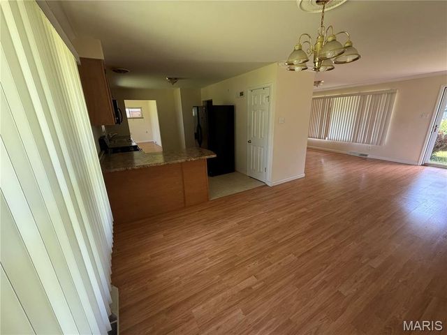 10044 Grosvenor Drive, Riverview, MO 63137