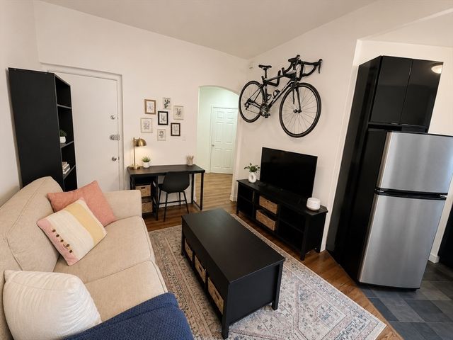 1706 Commonwealth Ave 11, Boston, MA 02135