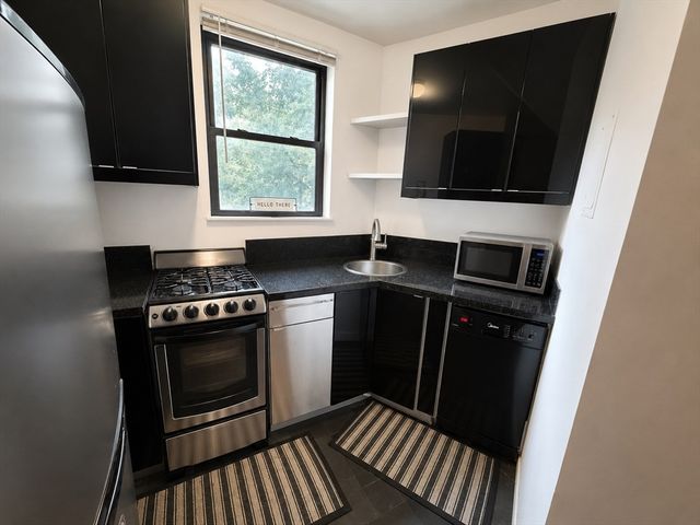 1706 Commonwealth Ave 11, Boston, MA 02135