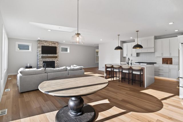 2388 Laurie Court, Roseville, MN 55113