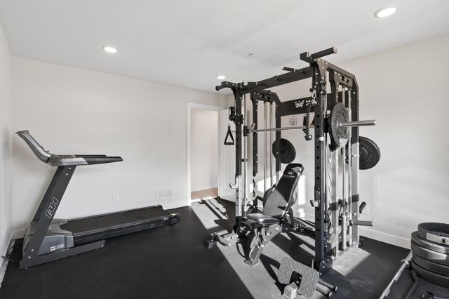 2388 Laurie Court, Roseville, MN 55113