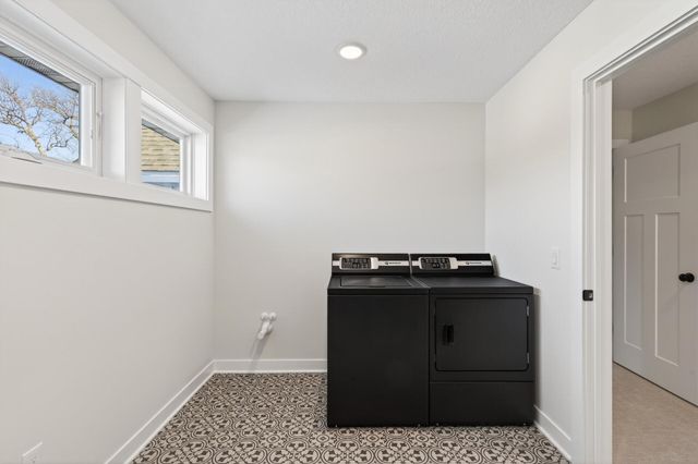 2388 Laurie Court, Roseville, MN 55113