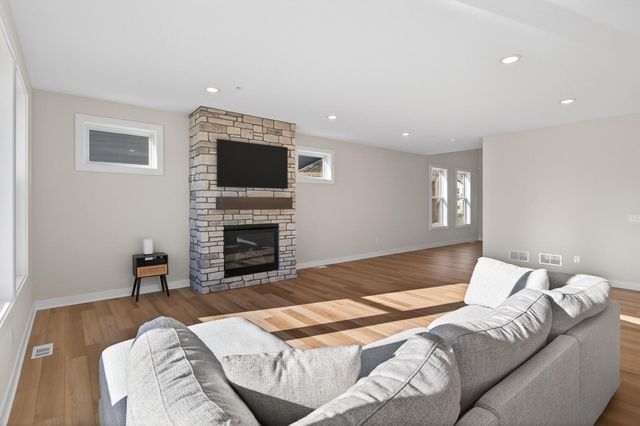 2388 Laurie Court, Roseville, MN 55113