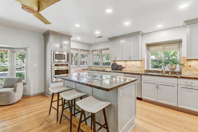 1680 8th Ave, Sacramento, CA 95818