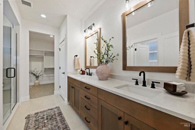 869 S Contusion Ave, Nampa, ID 83651