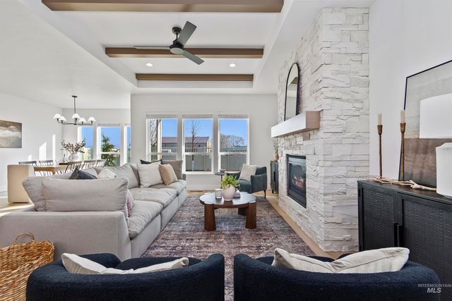 869 S Contusion Ave, Nampa, ID 83651