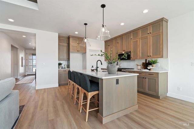 869 S Contusion Ave, Nampa, ID 83651