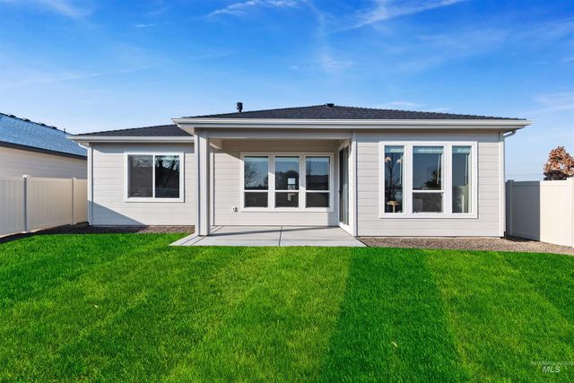 869 S Contusion Ave, Nampa, ID 83651